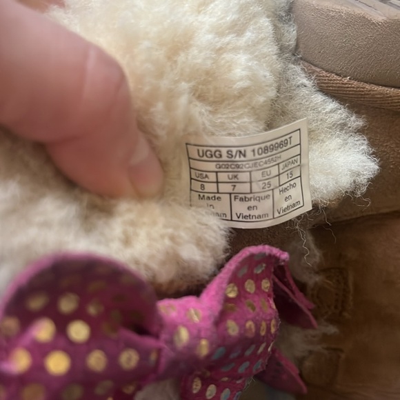 Toddle Uggs and pink bows - Picture 5 of 7